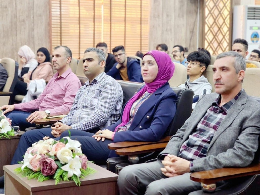 المنتدى الطلابي لقسم الصيدلة يقيم محاضره  علمية 