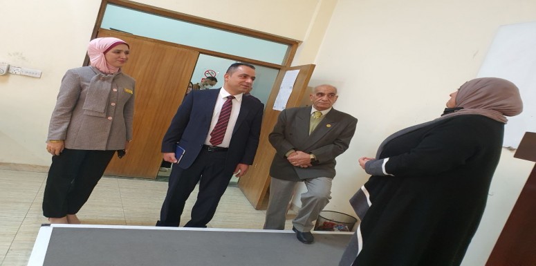 إكمالا لجولاته التفقدية لاقسام واروقة كلية الرشيد الجامعة زار معاون العميد للشؤون العلمية الاستاذ الدكتور ابراهيم قاسم ابراهيم 