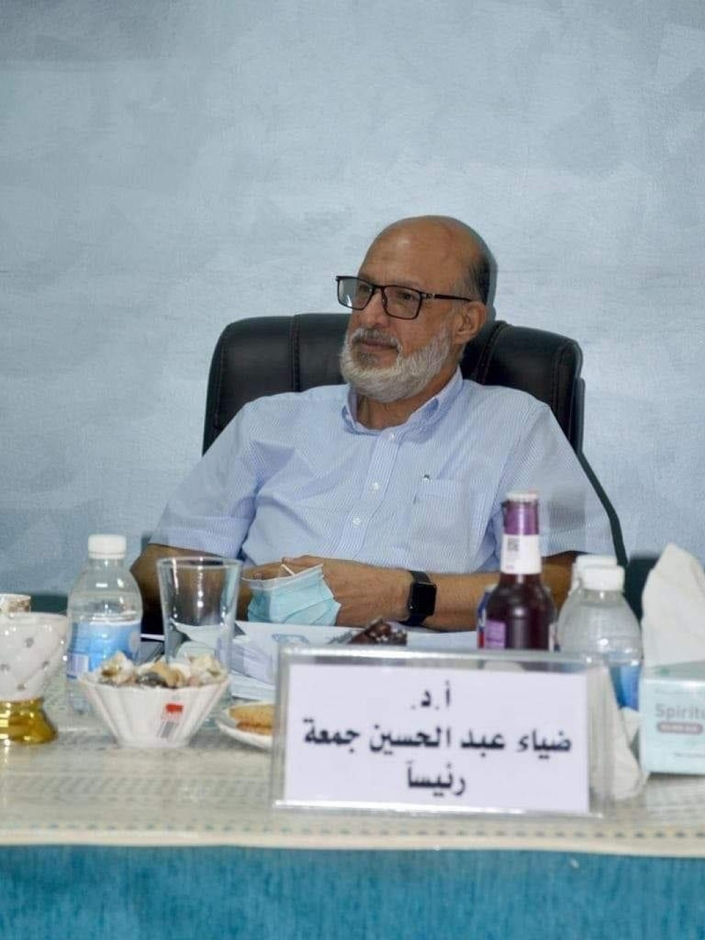 تدريسي في كلية الرشيد الجامعة يحصل على كتاب شكر وتقدير  