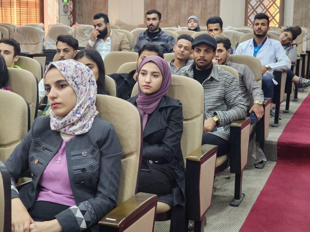 المنتدى الطلابي لقسم الصيدلة يقيم محاضره  علمية 