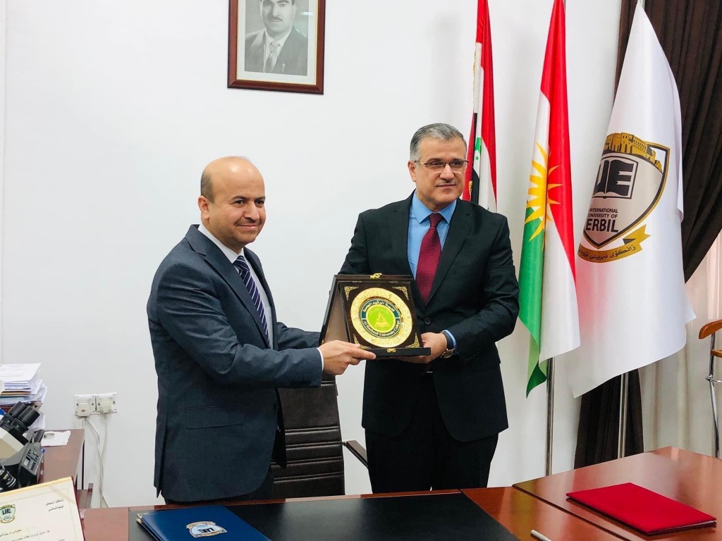 كلية الرشيد الجامعة توقع اتفاقيتين علميتين 