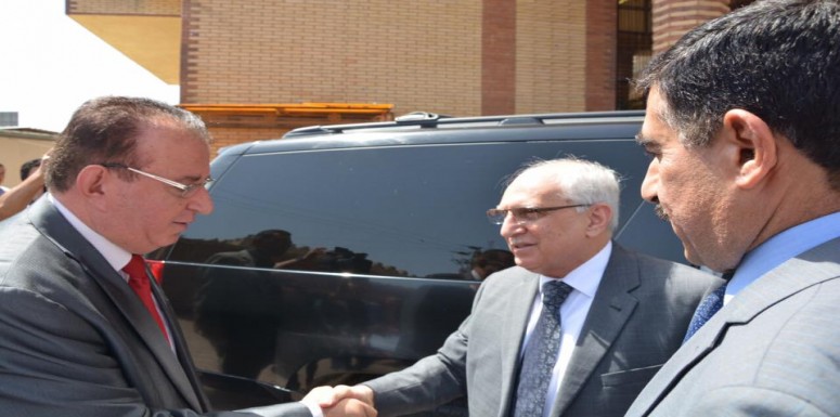 زيارة وزير التعليم العالي والبحث لكلية الرشيد قسم الصيدلة 
