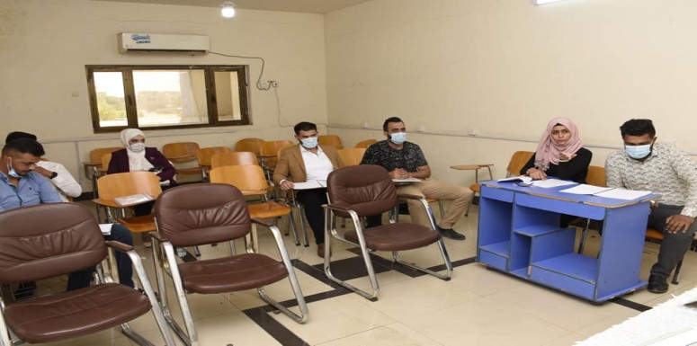 مناقشة بحوث تخرج طلبة قسم المالية والمصرفية في كلية الرشيد الجامعة