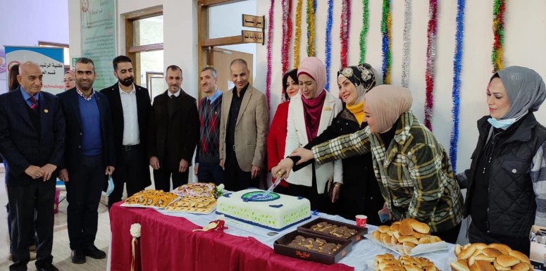 برعاية مباركة من عمادة كلية الرشيد الجامعة الموقره ، اقام قسم الصيدلة كرنفالا طلابيا بمناسبة يوم تأسيس القسم واعيادالميلاد المجيدة 