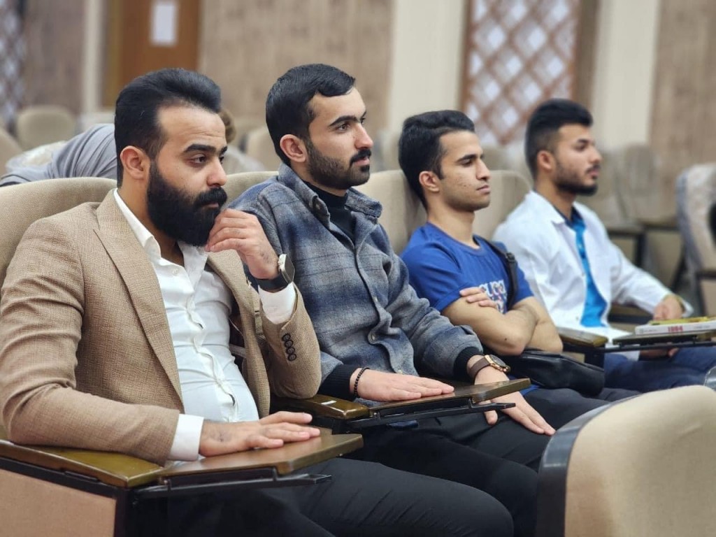 المنتدى الطلابي لقسم الصيدلة يقيم محاضره  علمية 