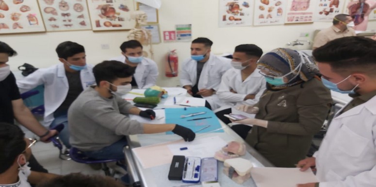استمرار الكورس التعويضي لقسم طب الاسنان في مادة  نحت الاسنان(dental anatomy)  