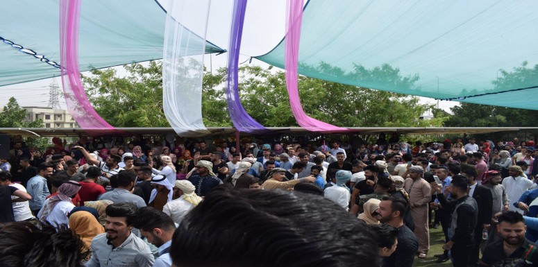 إحتفال طلبة كلية الرشيد الجامعة  بقرب تخرجهم