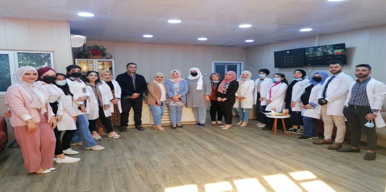 نظمت كلية الرشيد الجامعة  زيارة ميدانية بادارة نخبه من تدريسين  كليتنا باختصاصاتهم المختلفه( علم النفس، طب اسنان ، تمريض ، )  برفقتهم عددا من طلبة المراحل المنتهية