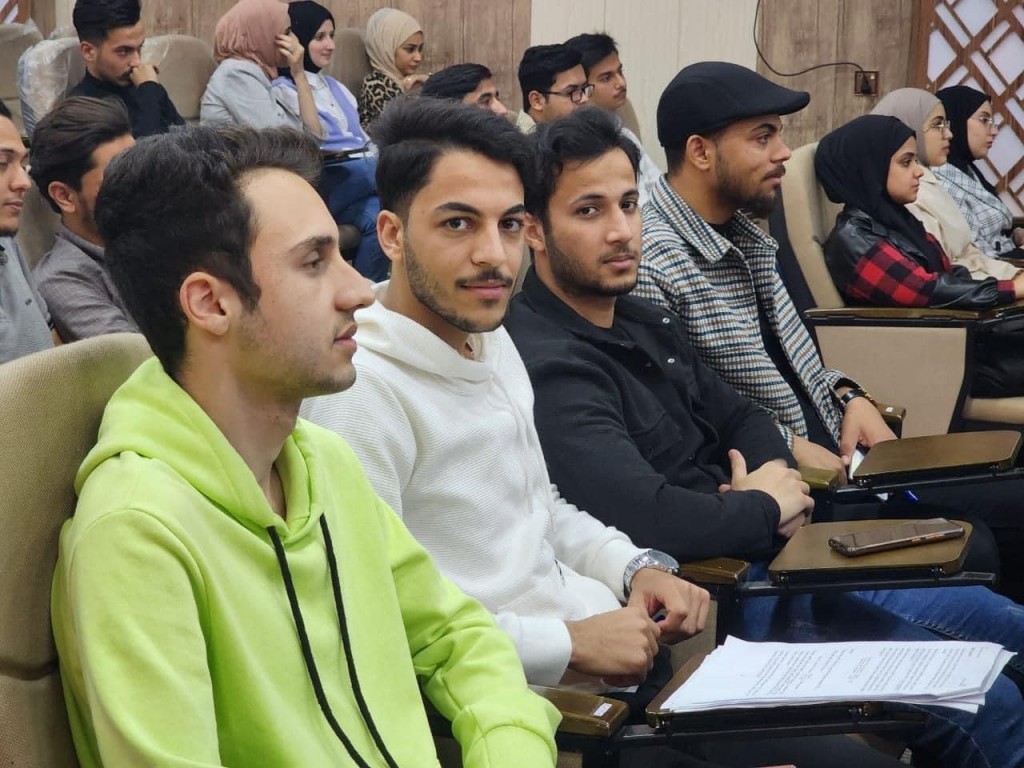 المنتدى الطلابي لقسم الصيدلة يقيم محاضره  علمية 