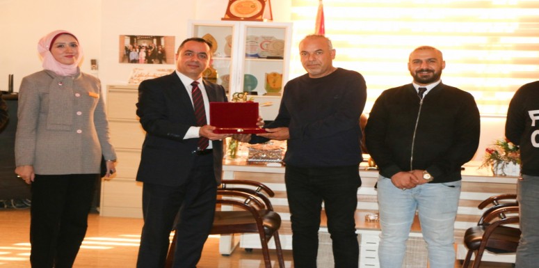 اختتمت كلية الرشيد الجامعة بطولة  بكرة القدم لقسم الصيدلة بحضور السيد معاون العميد للشؤون العلمية المحترم  الاستاذ الدكتورابراهيم قاسم ابراهيم ورئيس قسم الصيدلة الدكتورة اسراء غازي 