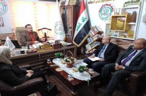 زار  وفد من كلية الرشيد الجامعة  برئاسة عميد  ...