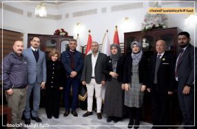 تكريم اللجنة المشكله من قبل جهاز الاشراف و ا ...