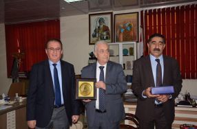 زيارة الوفد الاكاديمي من جامعة العلوم التطب ...