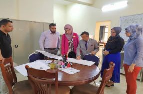 زيارة لجنه من دائره التعليم الجامعي الاهلي � ...