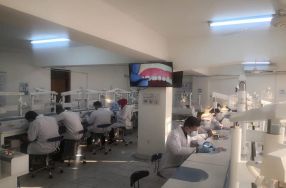 ضمن النشاطات العلمية لكلية الرشيد الجامعة /� ...